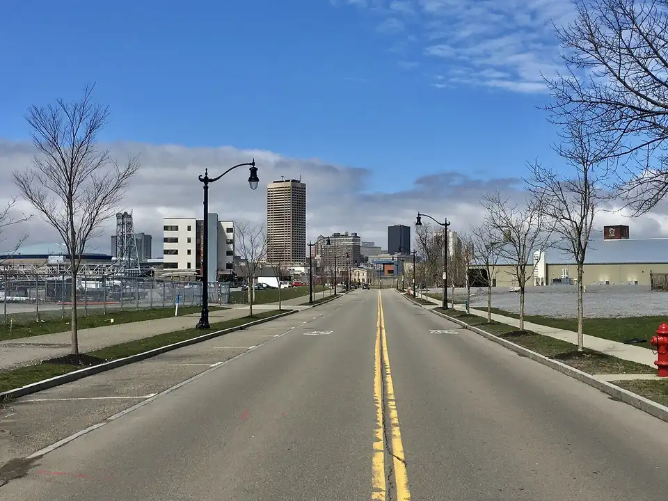 Looking north along Ohio Street from just past the Buffalo Scholatic Rowing Asso